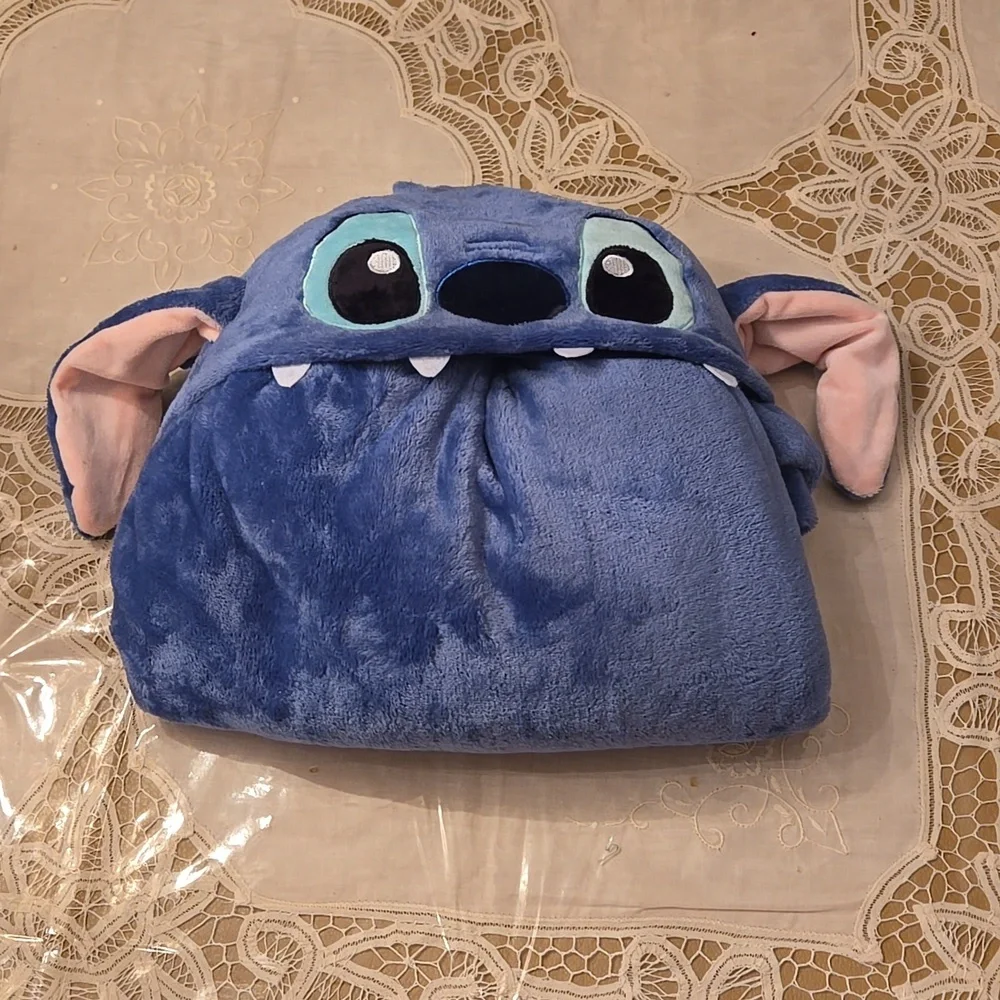 STITCH..VELVETY SOFT HOODED KIDS BLANKET... 54w x 37 h - NWOT